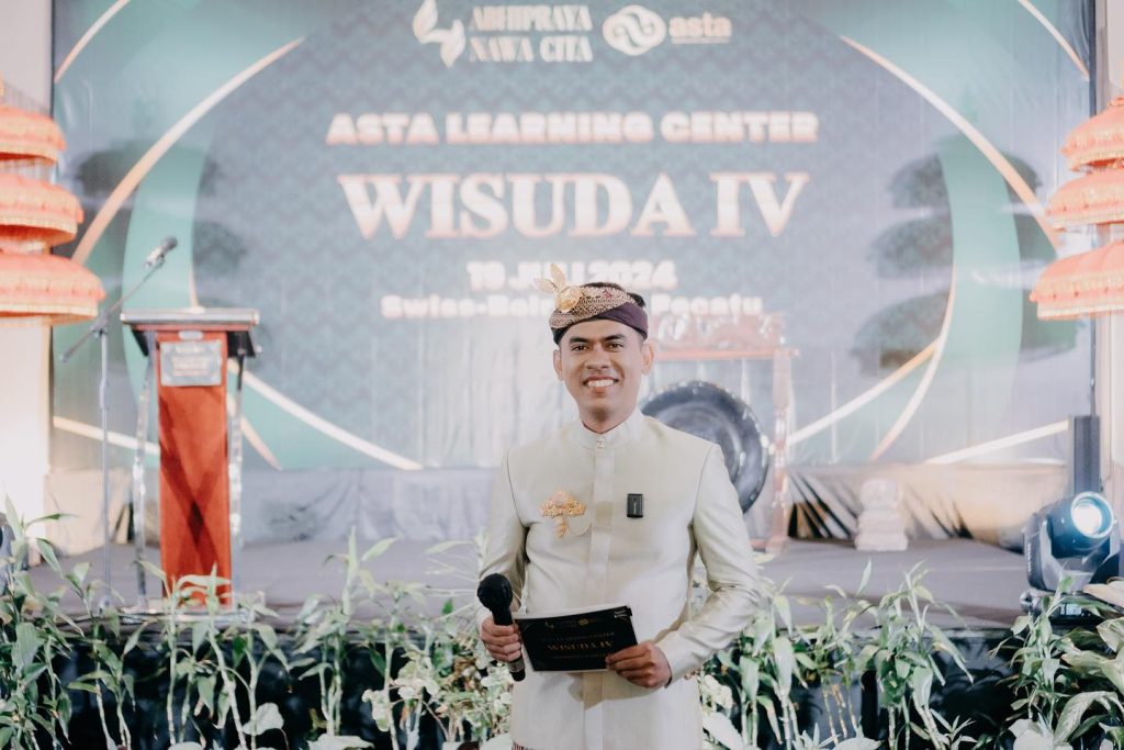 MC-ing Wisuda IV & Gala Dinner Asta Learning Center dengan tema Abhipraya Nawa Cita